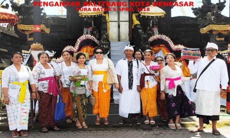 Nganyarin ke Pura Batur